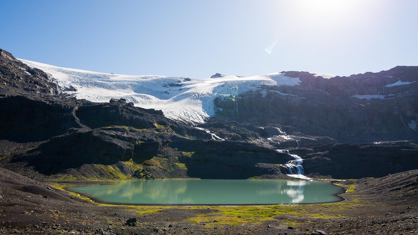 Laguna de montaña en la Araucanía